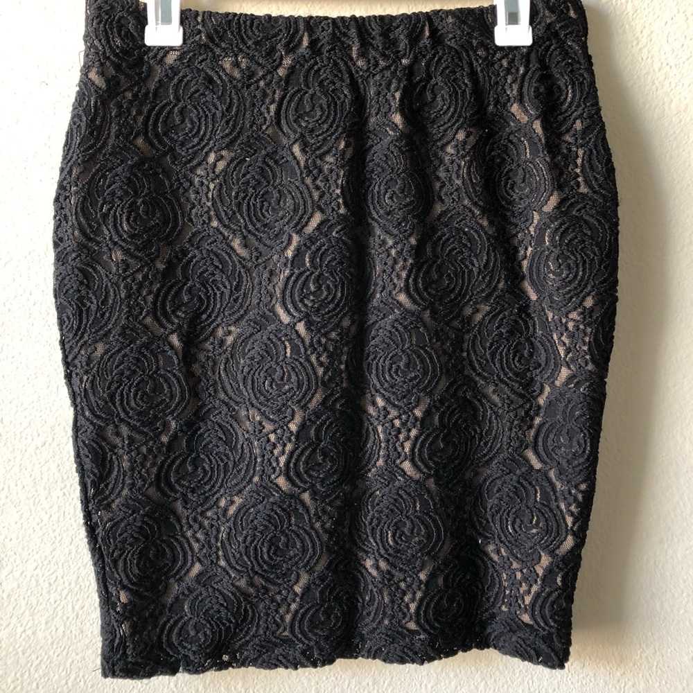 ❣️ Lace Skirt - EUC - size xl